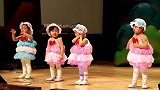 整个表演5分钟,宝宝哭了四分半钟,虽然哭着但是没耽误表演
