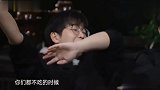 张子枫待遇确实不太一样,红烧肉吃不停,黄磊太宠了!