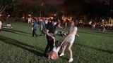 郭富城方媛带孩子外出被偶遇 一岁小女儿正脸曝光