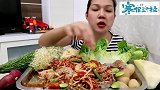 【美食】 鲜虾木瓜沙拉，臭豆苦瓜芽菜