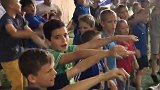 山呼海啸！中俄U9之战场边观众高歌抢戏