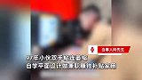 97年小伙双手粘连萎缩，自学平面设计做兼职赚钱补贴家用：路还长