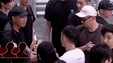 陈小春组队的方式 全是队长副队长外加一个助理就是没有队员