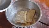 大厨做香辣干锅牛肚，绝佳的下酒菜，口感弹牙，鲜香麻辣特别好吃