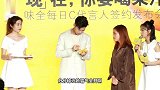 李现终于又换发型，凌乱油发搭配黑色大衣，露额头太帅气了！