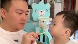 自从妈妈生了娃之后，宝爸吃个冰棍都这样难，想套路宝宝不容易