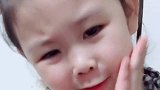 萌娃的表情，看起来特别可爱