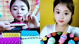 美女直播吃彩色格子巧克力，看着真过瘾，是我向往的生活