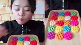 小可爱美女直播吃奶油，大口吃超过瘾，网友：我向往的生活