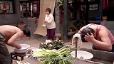 我在北京美女给老乡洗头，还住同一屋子，城里姑娘说他太随便了