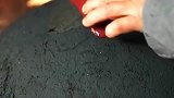锅灰都已经够脏的了，还放到草木灰里面烤，这样做猪肝你们敢吃吗