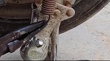 电动车弹簧安装，用一个扳手就能解决，真是让人大开眼界！
