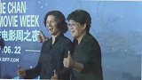 周华健为31岁，混血儿子庆生，父子俩罕同框像同辈人