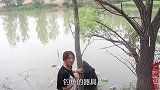 农村姑娘自制钓鱼工具，下到鱼塘中央试试看，想看效果的进来看