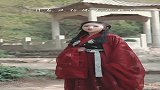 网红彭十六的新歌终于上线了，看她一身红装在唱歌，宛如仙子般美
