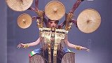 时装秀表演，有人要看背面，这种时尚你能接受吗