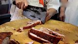 又见烧腊快刀手斩烧猪，吓得我一身冷汗，真担心他的手指头