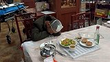 男子多次点百元内饭菜装心脏病逃单被揭穿 医生：老熟人了！