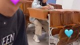 我的天……下课途中突然拿了一束花给我……校园生活 小郑今天也很乖