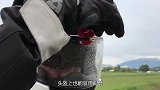 国外研究头盔雨刮器，一刷视野立马清晰，解决雨天骑摩托车难题