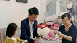 老板发工资发这个钱，害我数了半天，口水都用干了，才借哥哥一点水，最后妹妹的举动……发工资 开心就好