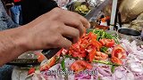 印度两兄弟街角摆摊，一锅做出30份饭，直接被顾客包围了！