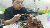 112买8斤猪棒骨，炖一锅“酱香大骨”肉质软烂，拿着啃真过瘾