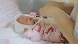 新生儿出院！俄罗斯医院把宝宝打扮成一个可爱的小天使！