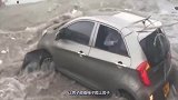 突然洪水爆发！城市瞬间被淹没！男子为了爱车悲剧了！