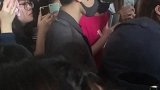 这么多人围一个醉了