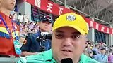 都爱纯粹的足球！国际友人组团来“苏超”比赛现场