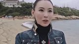 张柏芝晒美照皮肤雪白光滑 带儿子玩水贴身保护显母爱