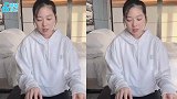 甄子丹17岁女儿近照，皮肤白嫩五官随妈妈，自弹自唱被赞有才华