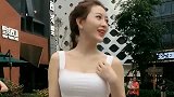 街上看见这样的小姐姐，也不知道有没有男朋友，咱也不敢问！