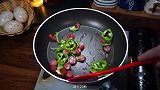 炒饭的做法，百吃不腻的青椒腊肠炒饭，真的太好吃了