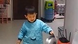 孩子拿锅来这么一下，爸爸立马就清醒了