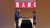 刘国梁这样玩乒乓球你绝对没见过 调戏小朋友后秀绝技