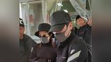 赵丽颖产后与冯绍峰合体现身，身材发福小腿粗壮，身形仍像孕妇！