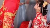 本以为只有电视里才有，没想到现实中也发生了，注意伴娘的眼神