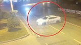不要命！轿车市区飙到177码 乘客刚喊完“慢点”就翻车