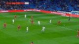 笑笑策动进攻频秀配合 努曼牌人墙守卫禁区皇马无功而返