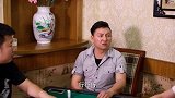 老公公然暴打老婆，老婆为何依然笑脸相迎？
