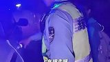 “警车不就是保障老百姓出行安全的吗。”巡逻交警看到女孩深夜独行后，开警车一路护送其回家，聊起梦想的职业，交警欣慰地笑了......