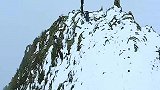 俯瞰足下，云雾缭绕，千山万壑，无需任何装饰，感叹大自然的完美