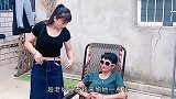 大哥，你这招声东击西成功把老婆骗了呀！