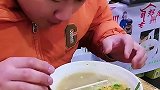 喝清汤小窍门，只要一根筷子