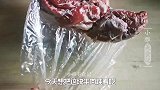 解冻牛肉时不能用水直接泡，厨娘教你2招，快速解冻，口感似鲜肉
