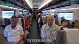 为什么高铁乘务员都要穿着丝袜上班,原因让人脸都红了