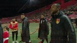 河北华夏幸福主场看台巨型Tifo “燕赵正统 红色冀承”成口号
