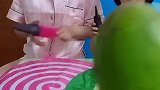 向往的童趣：姐姐和妹妹比赛打球